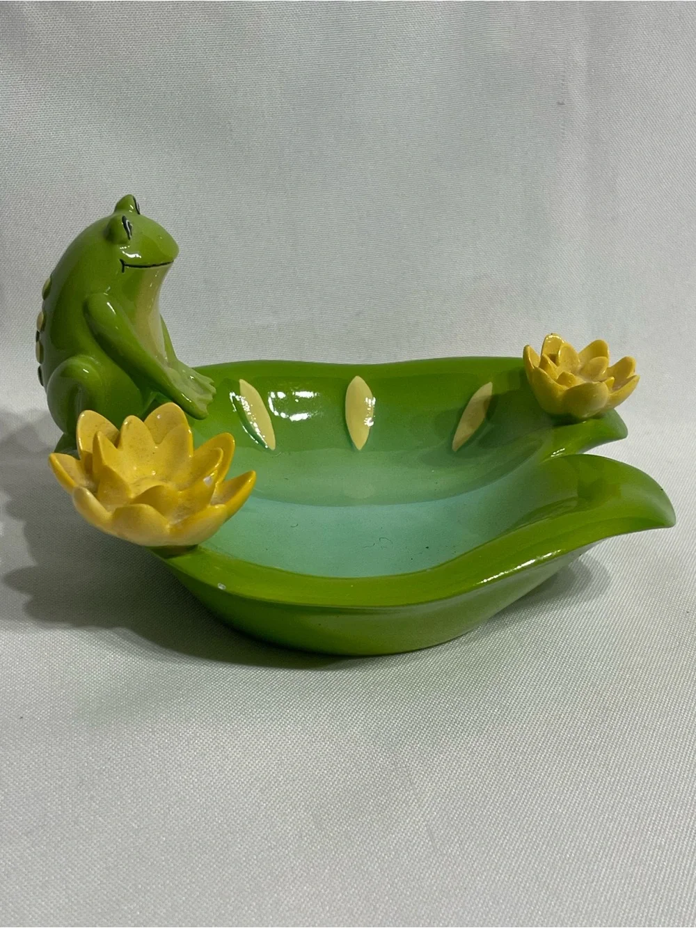 Adorable Frog on Lily Pad Soap Dish Bathroom Decor Good Condition Minor Flaws